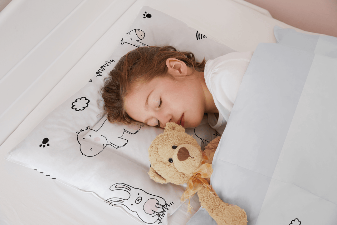 Koru Kids® Zoo Baby Bettwäsche 80x80 cm – 2-teiliges Set mit Kissenbezug 35x40 cm – für Kinderwagen Stubenwagen – 100% Baumwolle – Wendebettwäsche – Oeko-TEX - Babybettwäsche - bis 60 Grad waschbar - Koru Deutschland GmbH